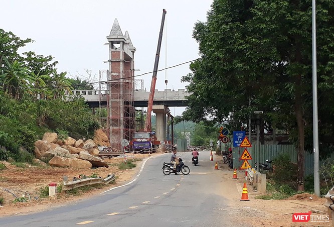 Đà Nẵng: Bất ngờ xuất hiện cầu vượt của Khu du lịch vắt ngang Quốc lộ 14G ảnh 1