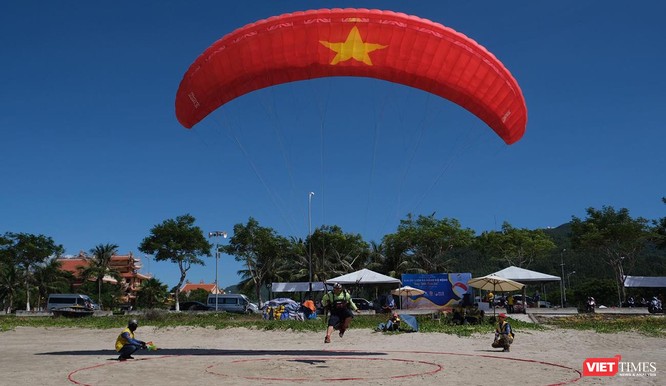 Ngắm những cánh dù “Bay trên Tiên Sa” ở Đà Nẵng ảnh 11