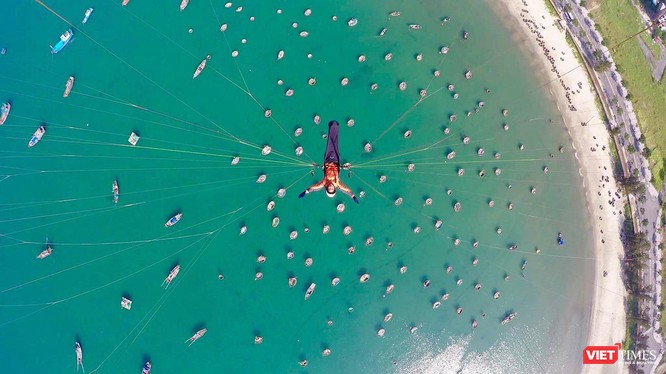 Ngắm những cánh dù “Bay trên Tiên Sa” ở Đà Nẵng ảnh 22