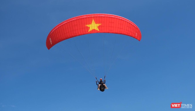 Ngắm những cánh dù “Bay trên Tiên Sa” ở Đà Nẵng ảnh 18