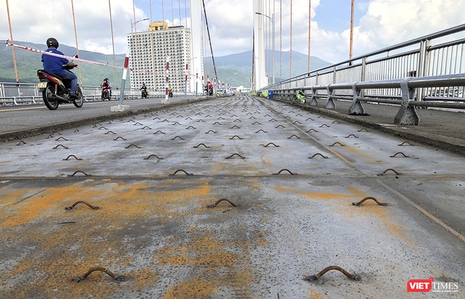 Đà Nẵng: Thay tiếp lớp phủ mặt cầu Thuận Phước bằng công nghệ mới ảnh 2