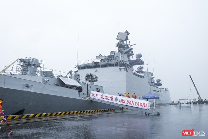 Cận cảnh chiến hạm tàng hình đa nhiệm Hải quân Ấn Độ ở Đà Nẵng ảnh 8