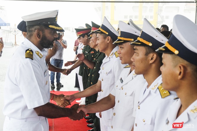 Cận cảnh chiến hạm tàng hình đa nhiệm Hải quân Ấn Độ ở Đà Nẵng ảnh 1