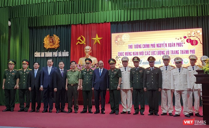 Thủ tướng Nguyễn Xuân Phúc “xông đất” Đà Nẵng, thăm lực lượng vũ trang TP ảnh 1