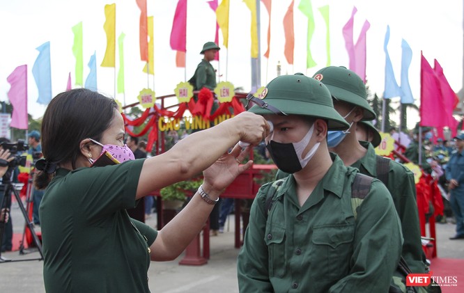 Đà Nẵng: 100% thanh niên nhập ngũ được kiểm tra dịch tễ, đo thân nhiệt trong ngày tuyển quân ảnh 5