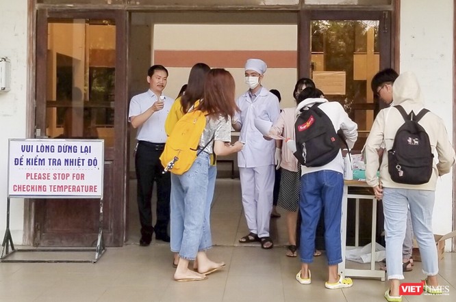 Ảnh: Ngày đầu sinh viên ở Đà Nẵng đến trường sau 4 tuần nghỉ phòng dịch COVID-19 ảnh 6