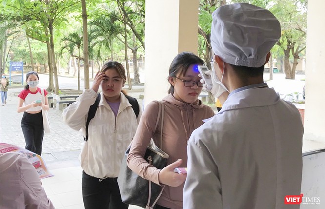 Ảnh: Ngày đầu sinh viên ở Đà Nẵng đến trường sau 4 tuần nghỉ phòng dịch COVID-19 ảnh 3