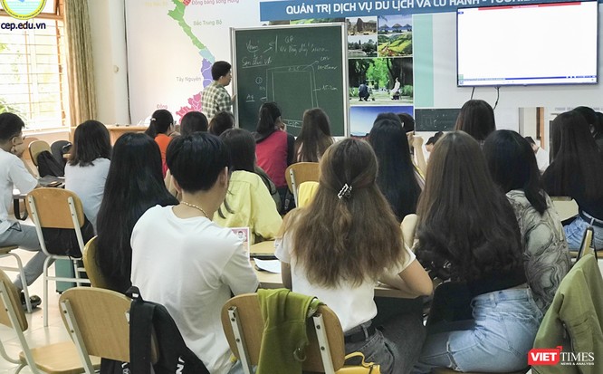 Ảnh: Ngày đầu sinh viên ở Đà Nẵng đến trường sau 4 tuần nghỉ phòng dịch COVID-19 ảnh 9