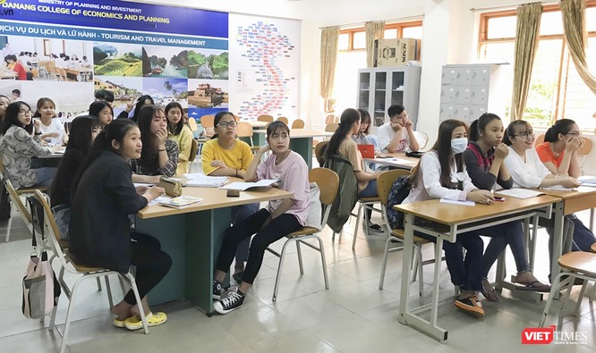 Ảnh: Ngày đầu sinh viên ở Đà Nẵng đến trường sau 4 tuần nghỉ phòng dịch COVID-19 ảnh 10
