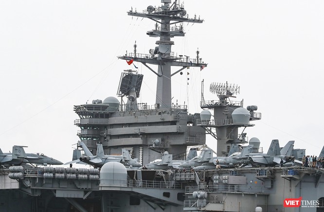 Cận cảnh sức mạnh tàu sân bay USS Theodore Roosevelt của Hải quân Hoa Kỳ ở Đà Nẵng ảnh 13