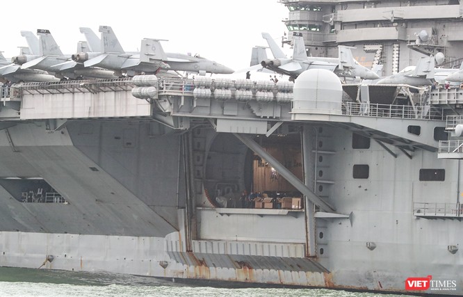 Cận cảnh sức mạnh tàu sân bay USS Theodore Roosevelt của Hải quân Hoa Kỳ ở Đà Nẵng ảnh 14