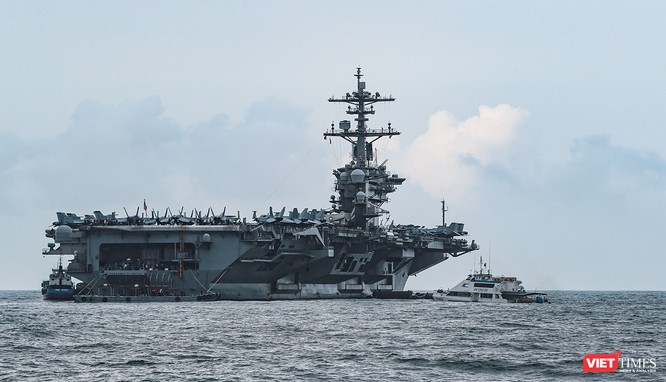 Cận cảnh sức mạnh tàu sân bay USS Theodore Roosevelt của Hải quân Hoa Kỳ ở Đà Nẵng ảnh 7