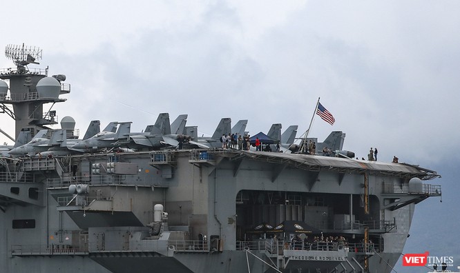 Cận cảnh sức mạnh tàu sân bay USS Theodore Roosevelt của Hải quân Hoa Kỳ ở Đà Nẵng ảnh 8