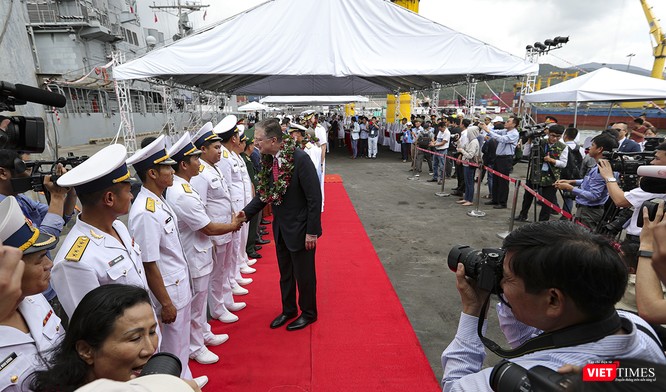 Toàn cảnh chuyến thăm của đội tàu USS Theodore Roosevelt (CVN-71) ở Đà Nẵng ảnh 9
