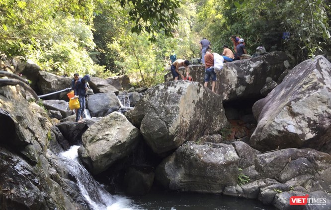 Đà Nẵng: Phạt 23 người trốn chốt kiểm soát dịch COVID-19 vào rừng đi phượt ảnh 1