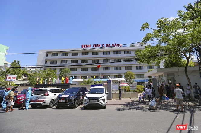 Ảnh: Ngày đầu tiên Bệnh viện C Đà Nẵng dỡ bỏ lệnh phong tỏa ảnh 13