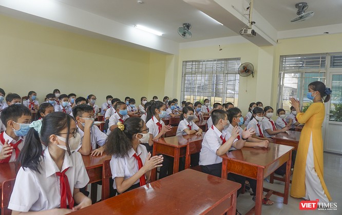 Ngày đầu học sinh ở Đà Nẵng trở lại trường sau thời gian giãn cách do COVID-19 ảnh 2