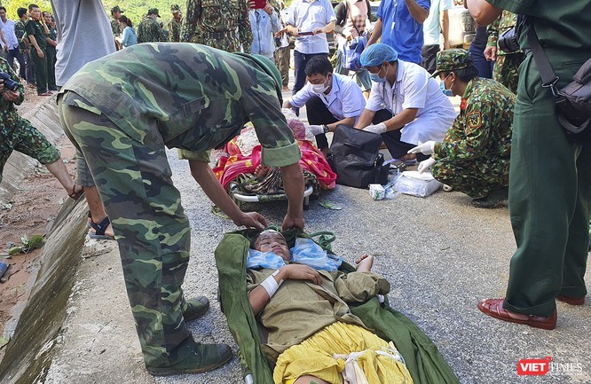 Cận cảnh cứu hộ nạn nhân sạt lở đất ở Trà Leng ảnh 21