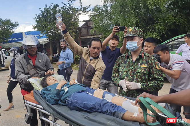 Cận cảnh cứu hộ nạn nhân sạt lở đất ở Trà Leng ảnh 24
