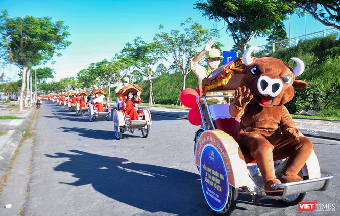 Đà Nẵng: Diễu hành xích lô du lịch “Chào Năm mới 2021" ảnh 4