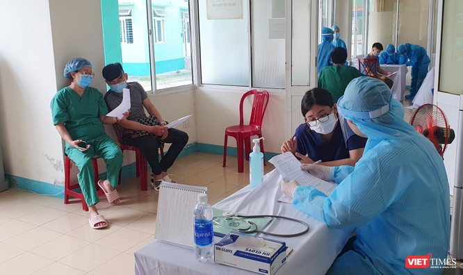 Ảnh: 100 y bác sĩ đầu tiên của Đà Nẵng được tiêm vaccine COVID-19 ảnh 10