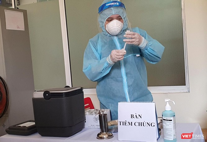 Ảnh: 100 y bác sĩ đầu tiên của Đà Nẵng được tiêm vaccine COVID-19 ảnh 15