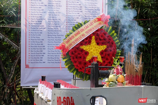Ảnh: Xúc động lễ tưởng niệm 64 liệt sĩ Gạc Ma ở Đà Nẵng ảnh 7
