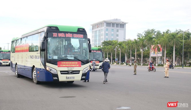 Đoàn xe đón người dân Quảng Nam ở TP HCM về quê vì COVID-19 đã lên đường ảnh 5