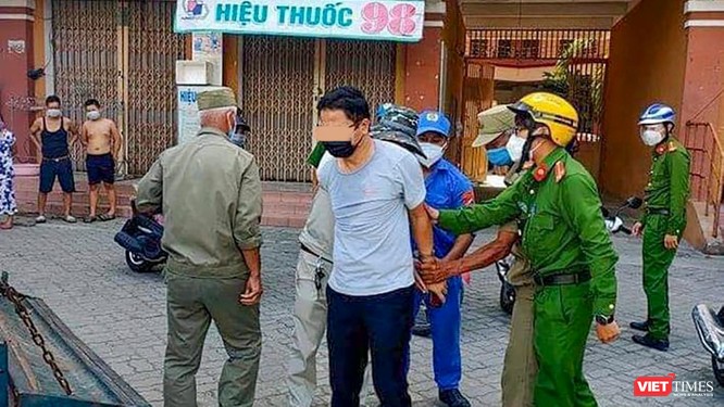 Sự thật về “cái gạt tay” của Phó Chánh VP Đoàn ĐBQH-HĐND TP Đà Nẵng đối với nhân viên y tế ảnh 1