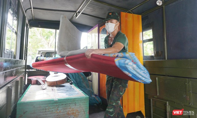 Ảnh: Quân đội khẩn trương dọn dẹp, chuyển ký túc xá thành bệnh viện dã chiến 2.000 giường ở Đà Nẵng ảnh 10