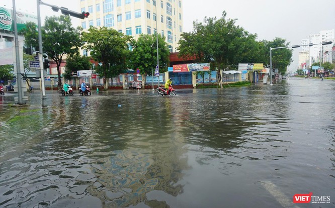 Cập nhật bão số 5 ở Đà Nẵng: Mưa lớn, gió giật mạnh, nhiều tuyến đường ngập nặng ảnh 3