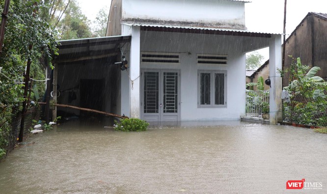 Quảng Nam mưa lớn kéo dài khiến nhiều khu vực chìm sâu trong nước ảnh 2