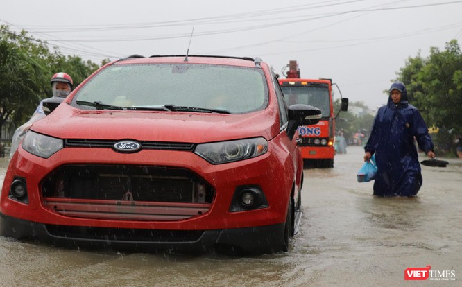 Quảng Nam mưa lớn kéo dài khiến nhiều khu vực chìm sâu trong nước ảnh 8