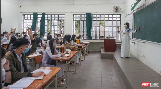 Ngày đầu tiên học sinh ở Đà Nẵng đến lớp sau 9 tháng có dịch COVID-19 ảnh 9