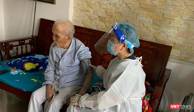 Ảnh: Đà Nẵng triển khai tiêm vaccine COVID-19 tại nhà cho người cao tuổi ở Đà Nẵng ảnh 10