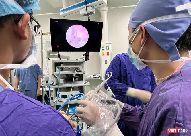 Bệnh viện Việt Đức: Ca phẫu thuật tái tạo dây chằng chéo trong 15 phút cho bệnh nhân Ai Cập ảnh 1