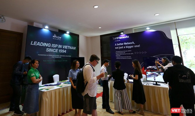 Thứ trưởng Phạm Đức Long: "Việt Nam sẽ hướng đến 100% người dân có smartphone truy cập internet" ảnh 2