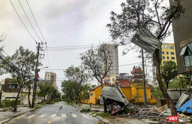 Clip: Đà Nẵng ra sao sau “trận càn” của siêu bão Noru? ảnh 18