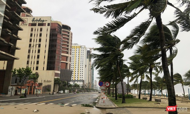 Clip: Đà Nẵng ra sao sau “trận càn” của siêu bão Noru? ảnh 10
