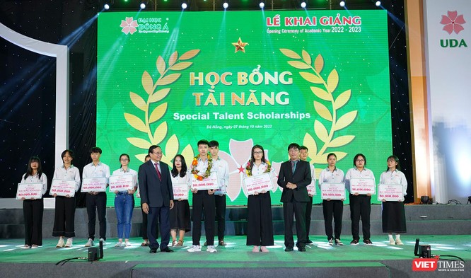 Hoa hậu H’Hen Niê về Đà Nẵng chia sẻ nghị lực vượt khó với sinh viên ảnh 7