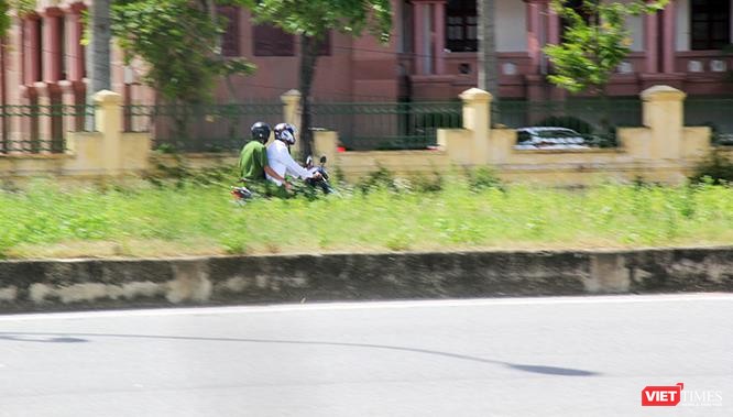 Hoảng sợ nhìn cách chạy xe “không giống ai” ở huyện Lộc Hà (Hà Tĩnh) ảnh 15