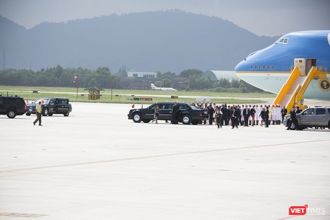 Lễ đón Tổng thống Mỹ Donald Trump đến Đà Nẵng dự Tuần lễ cấp cao APEC ảnh 9