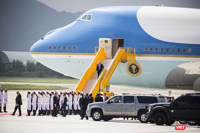 Lễ đón Tổng thống Mỹ Donald Trump đến Đà Nẵng dự Tuần lễ cấp cao APEC ảnh 11