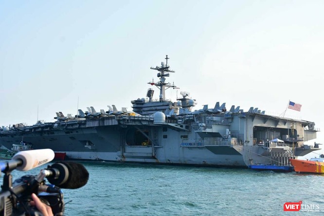 Chiêm ngưỡng tàu sân bay Mỹ USS Carl Vinson đang neo đậu ở Cảng Tiên Sa ảnh 11
