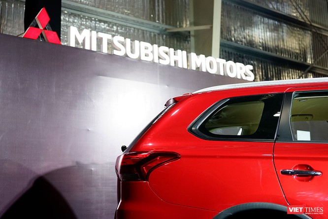 Soi chi tiết mẫu Mitsubishi Outlander lắp ráp trong nước vừa ra mắt ảnh 12
