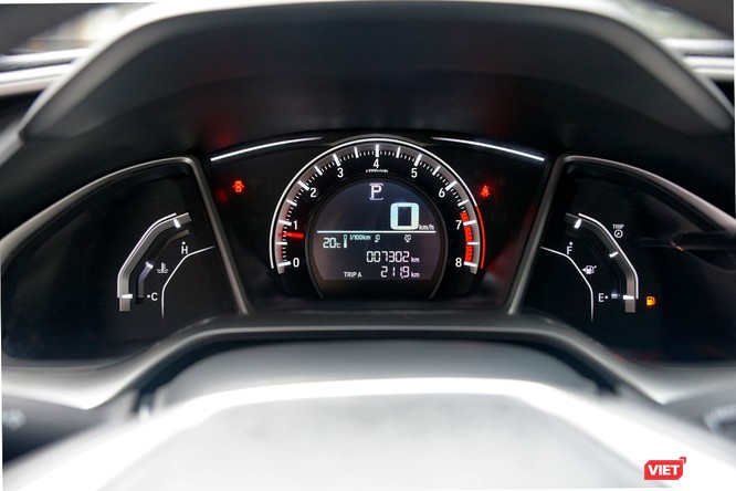 Honda Civic 1.8 E 2018 có xứng với mức giá 758 triệu đồng? ảnh 4