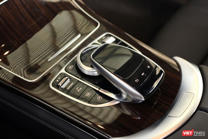 Cận cảnh những chi tiết khác biệt trên phiên bản mới Mercedes-Benz GLC 200 ảnh 13