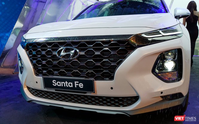 Yết giá 995 triệu đồng, Hyundai Santa Fe 2019 tiêu chuẩn được trang bị những gì? ảnh 2