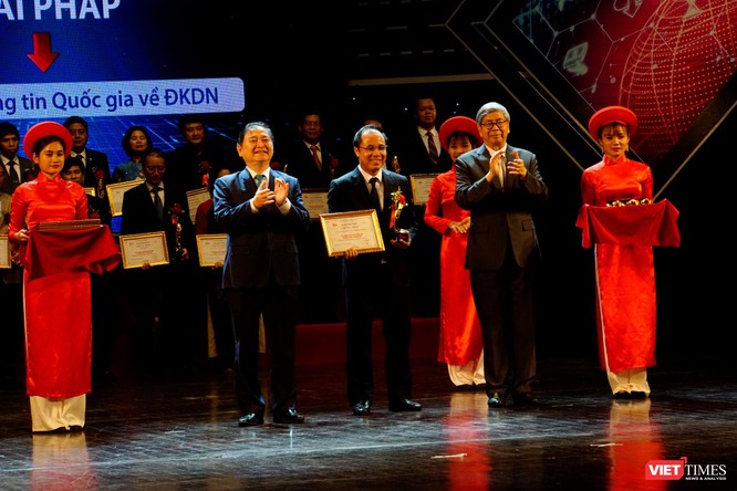 Giải thưởng Chuyển đổi số Việt Nam cổ vũ ứng dụng công nghệ để chuyển đổi số mạnh mẽ ảnh 24