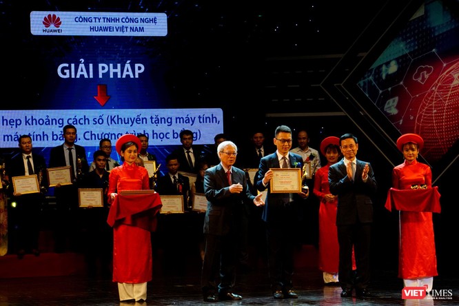 Giải thưởng Chuyển đổi số Việt Nam cổ vũ ứng dụng công nghệ để chuyển đổi số mạnh mẽ ảnh 44